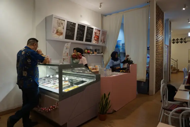 Scoop & Brew Gelato and Coffee 3