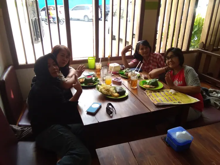 Warung Nasi Tutug Oncom Pamulang 3