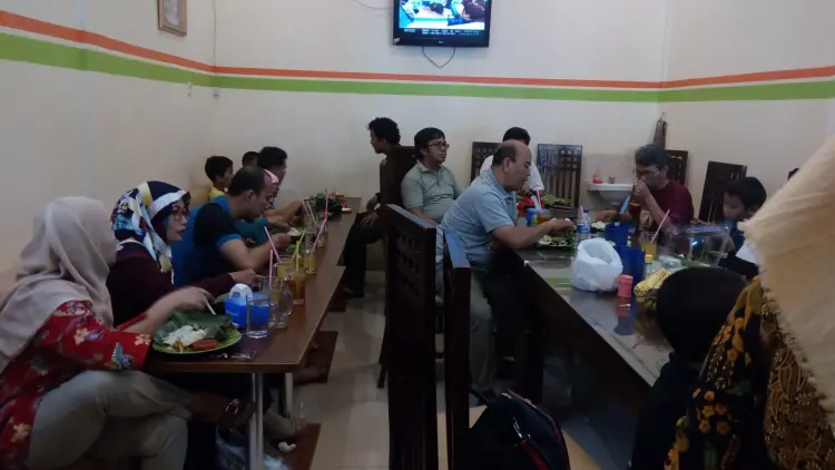 Warung Nasi Tutug Oncom Pamulang 8