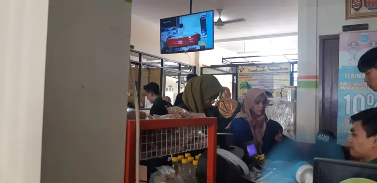 Warung Nasi Tutug Oncom Pamulang 6