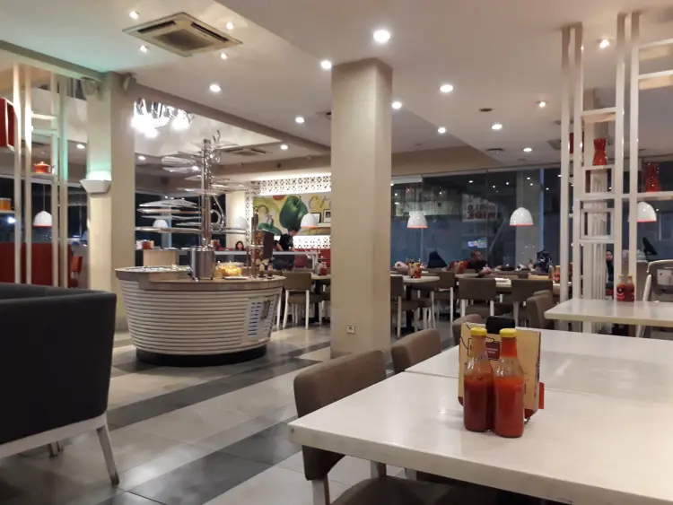 Pizza Hut Ristorante 3