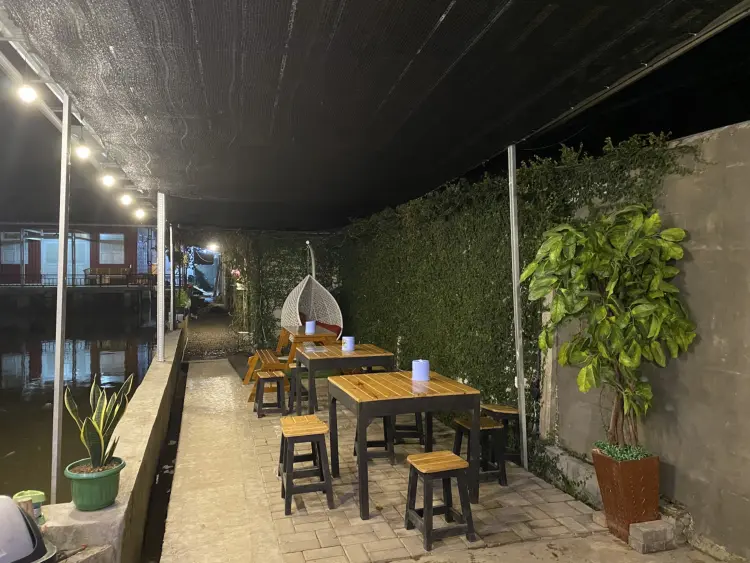 Kafe Balong 4