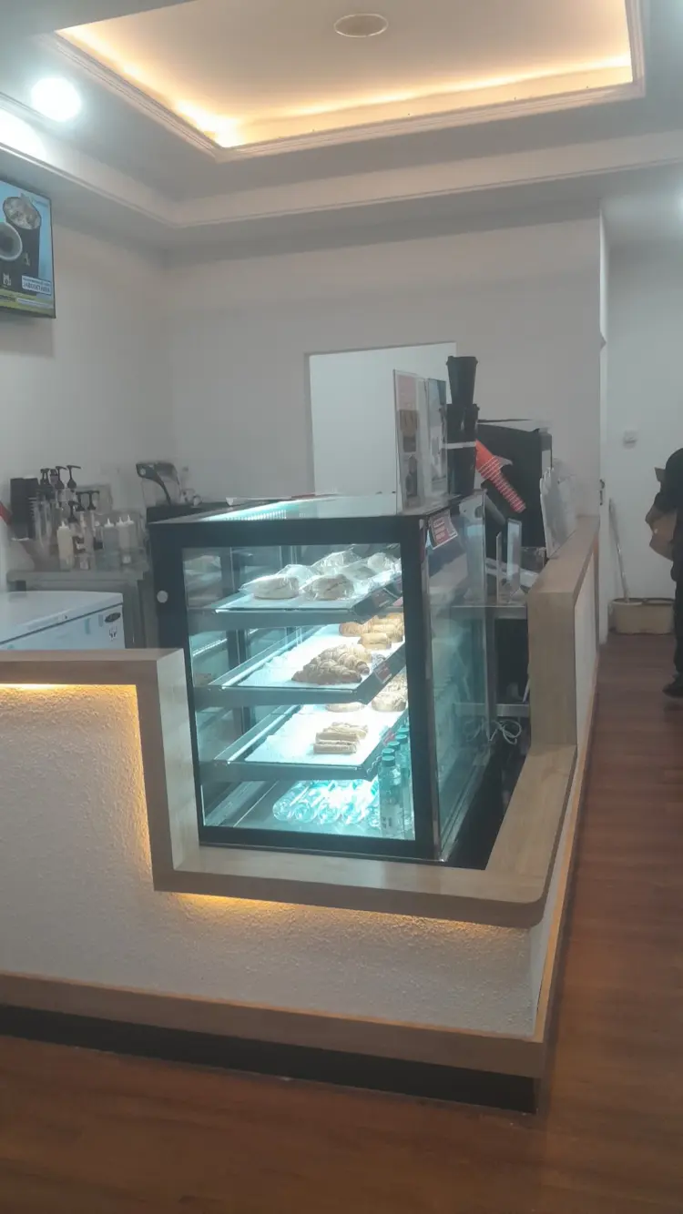 TOMORO COFFEE - Cideng 7