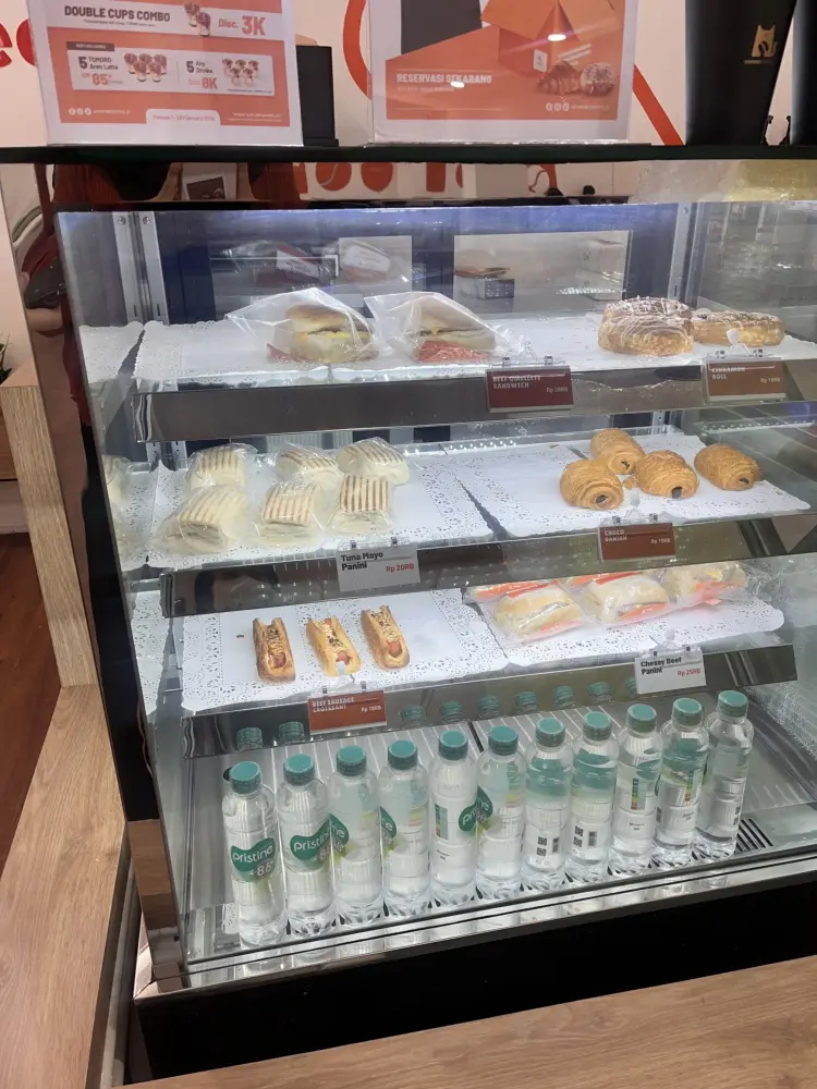 TOMORO COFFEE - Cideng 8