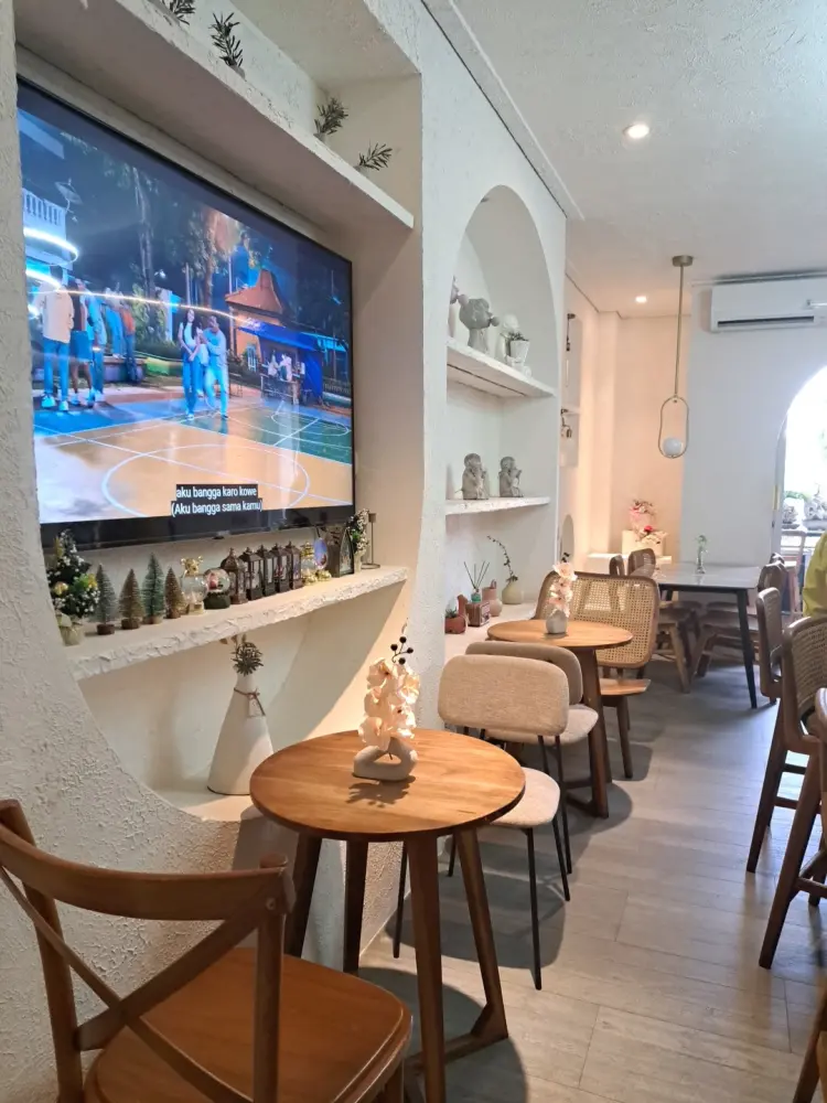 SAE EAT & POTTERY GADING SERPONG 2