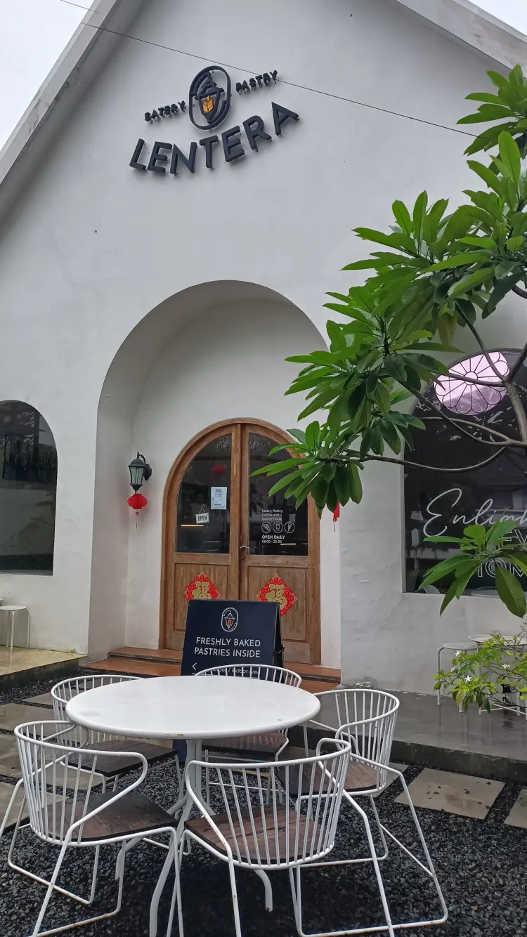 Lentera Eatery & Pastry Puri Anjasmoro 8