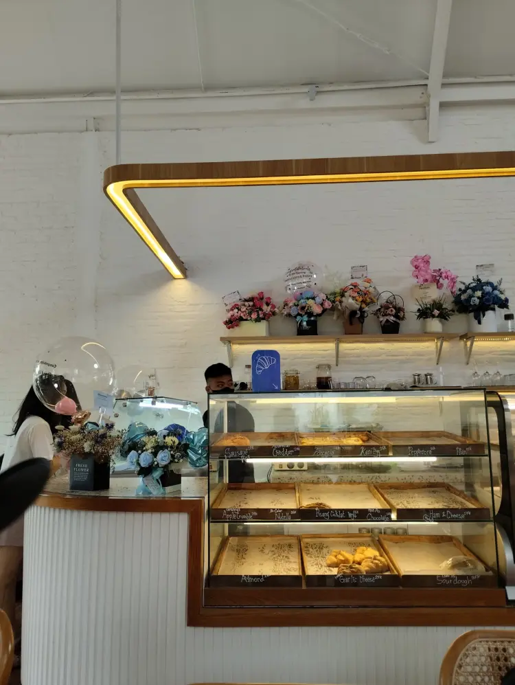 Lentera Eatery & Pastry Puri Anjasmoro 9