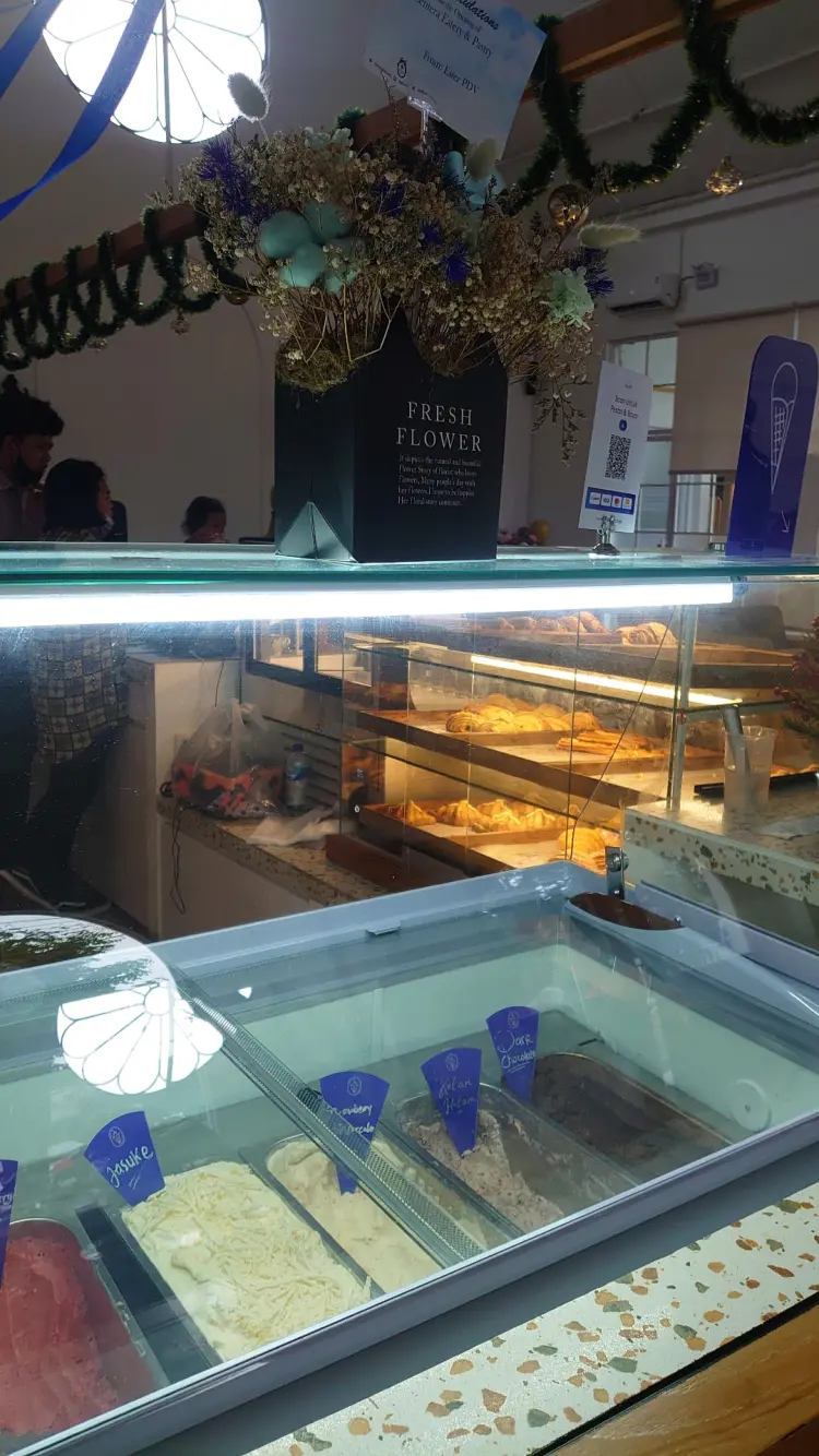 Lentera Eatery & Pastry Puri Anjasmoro 4