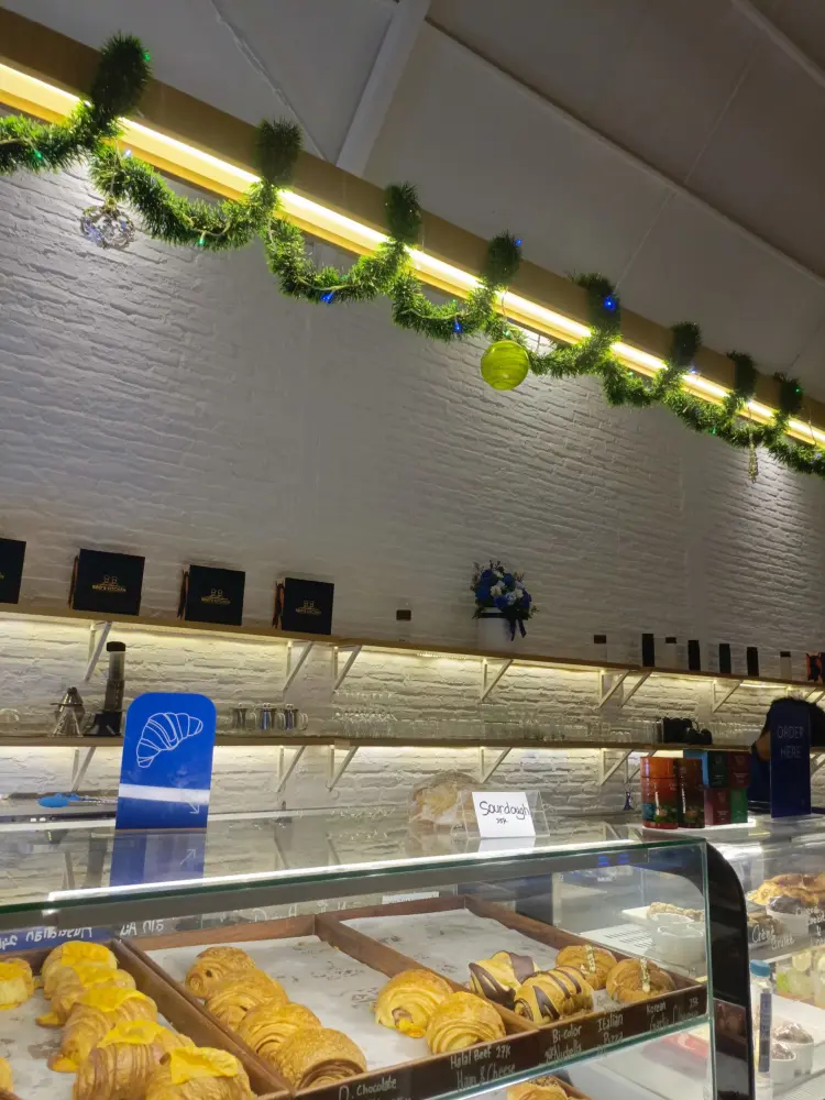 Lentera Eatery & Pastry Puri Anjasmoro 5