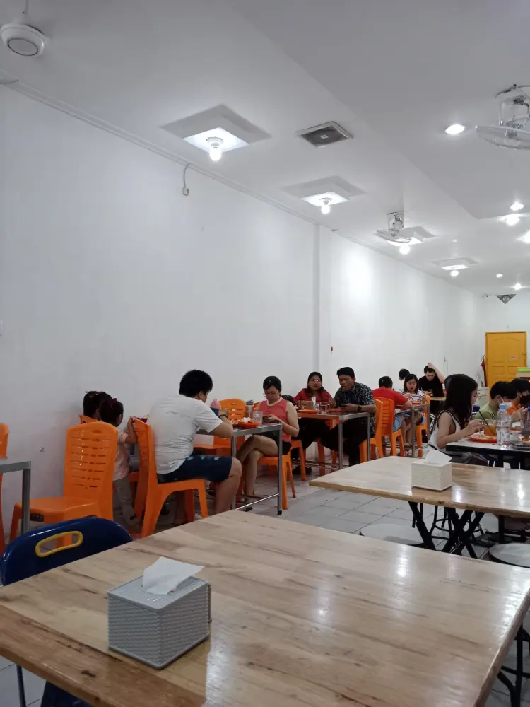 This Fried Chicken is God-Tier for Lokals, but Prambanan People Say "The Taste is Off"?