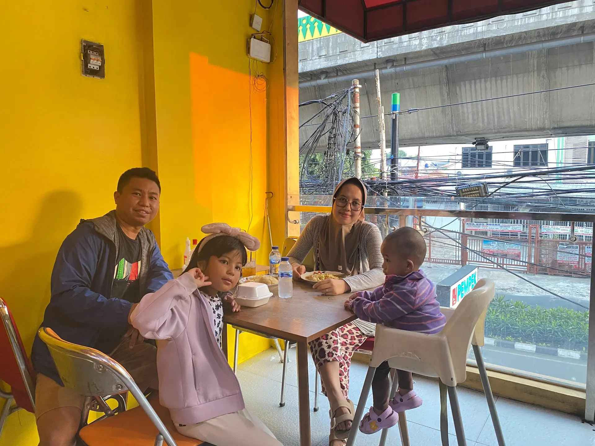 Rasanya 9/10 Mantap, Servisnya -1! Anjay, beneran cinta tapi benci sama pempek Jakarta ini. 3