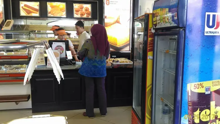 HOLLAND BAKERY HAJIMENA 3