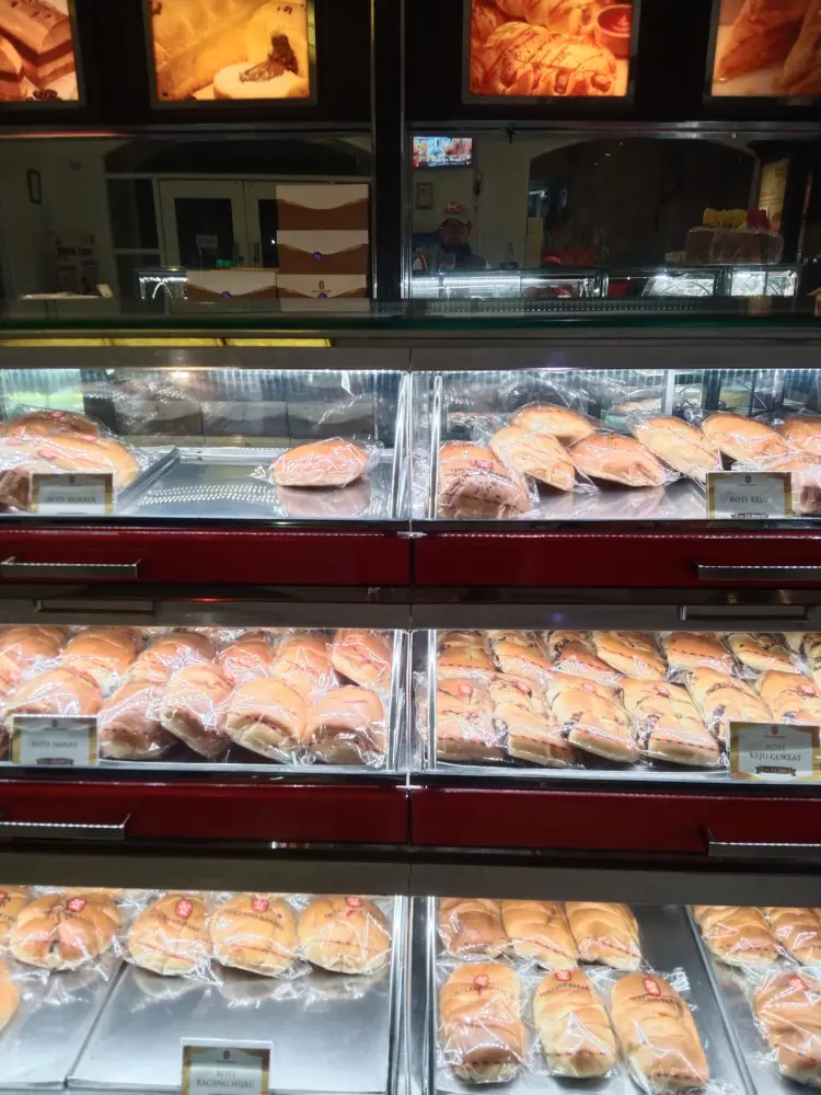 HOLLAND BAKERY HAJIMENA 8