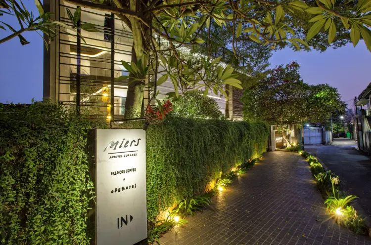 Miers Kuningan, ARTOTEL Curated 1