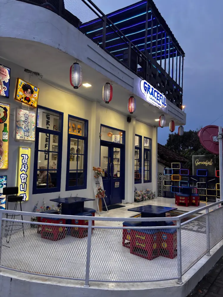 Graceful Cafe & Florist Supplies 1