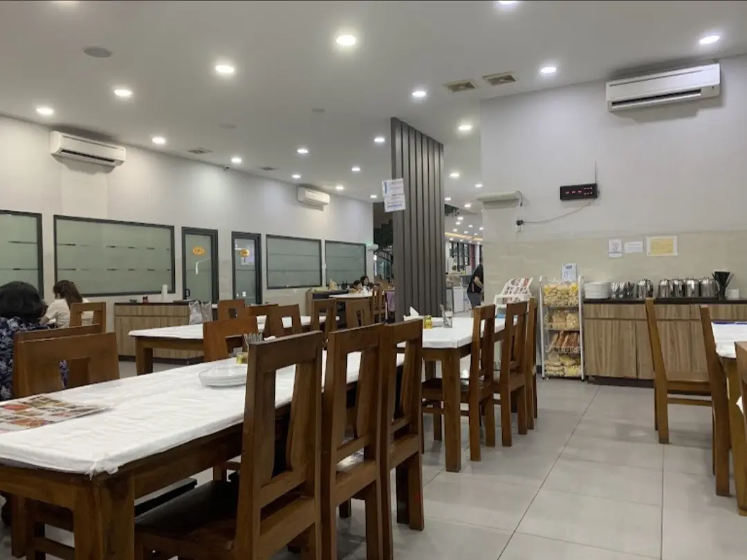 500k per person, louder than a train station: Why is this Tangerang seafood restaurant always packed? 3