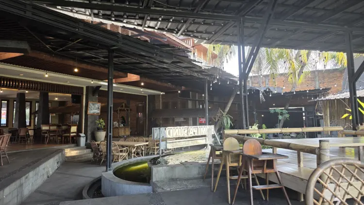 Kuah gratis nambah sepuasnya, tapi bayar cuma bisa cash? 🧐 Anjay, warung Mantap di Puncak ini emang ada-ada aja! 🔥