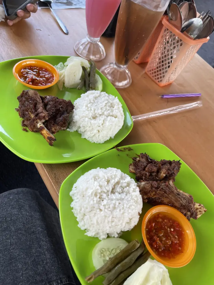 cafe & resto saung malik 1