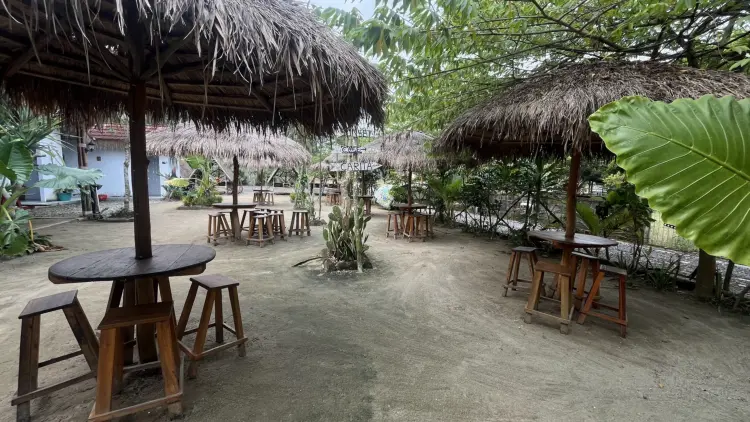 DEWA LAUT CARITA ANYER Resto & Cafe 5