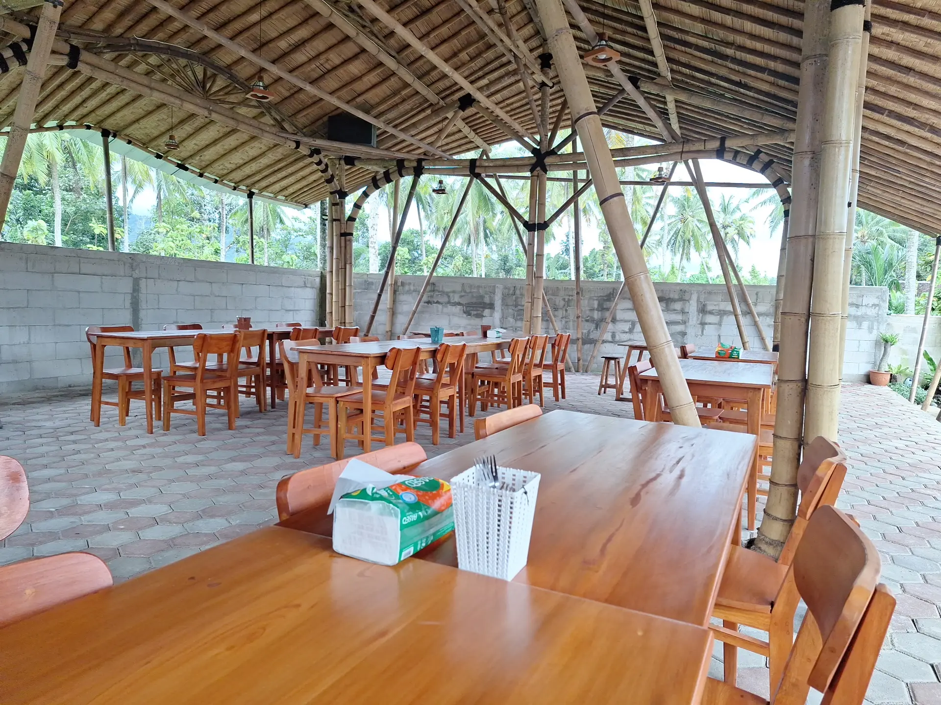 Katanya sih seafood di Anyer ini Mantap, tapi gue harus jujur... 8