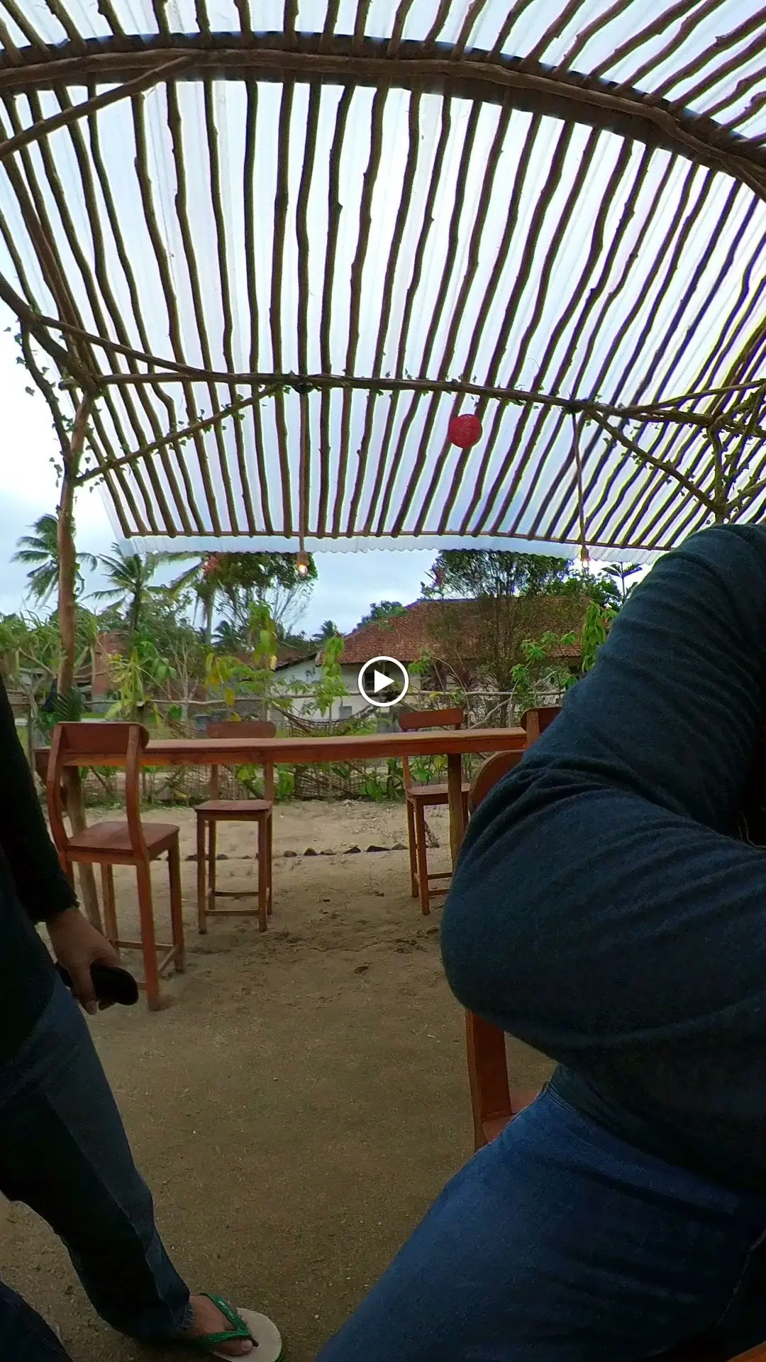 Katanya sih seafood di Anyer ini Mantap, tapi gue harus jujur... 4