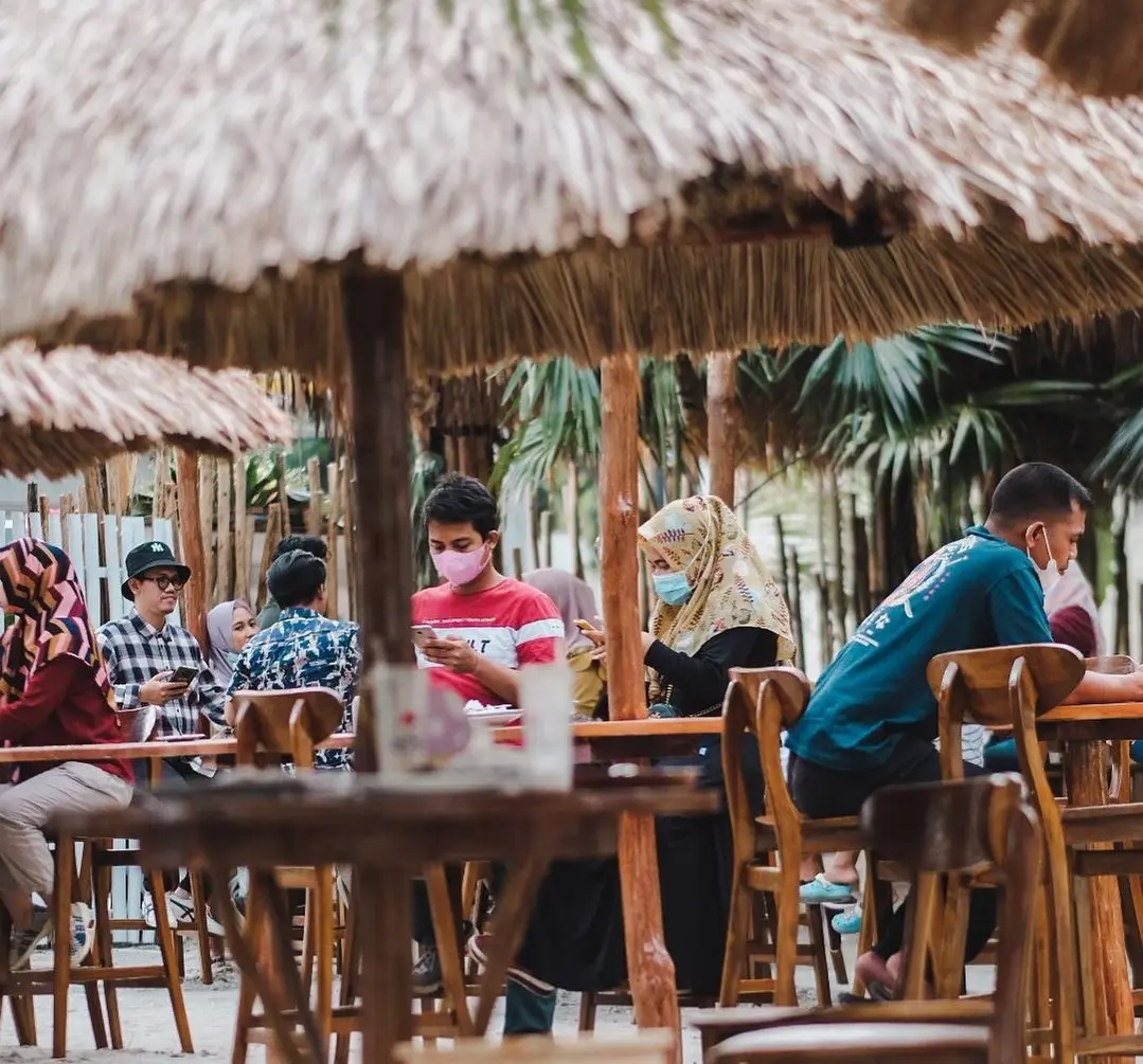 Katanya sih seafood di Anyer ini Mantap, tapi gue harus jujur... 3