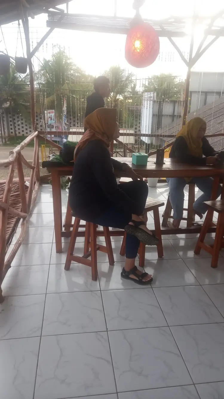 DEWA LAUT CARITA ANYER Resto & Cafe 7