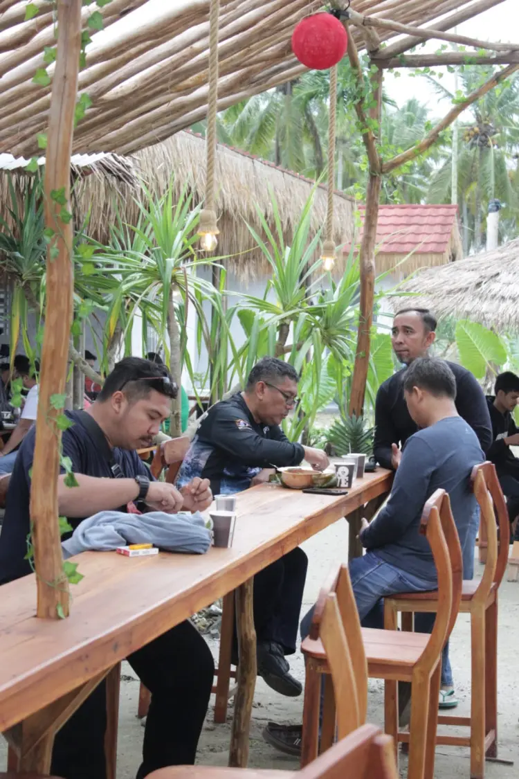 DEWA LAUT CARITA ANYER Resto & Cafe 2
