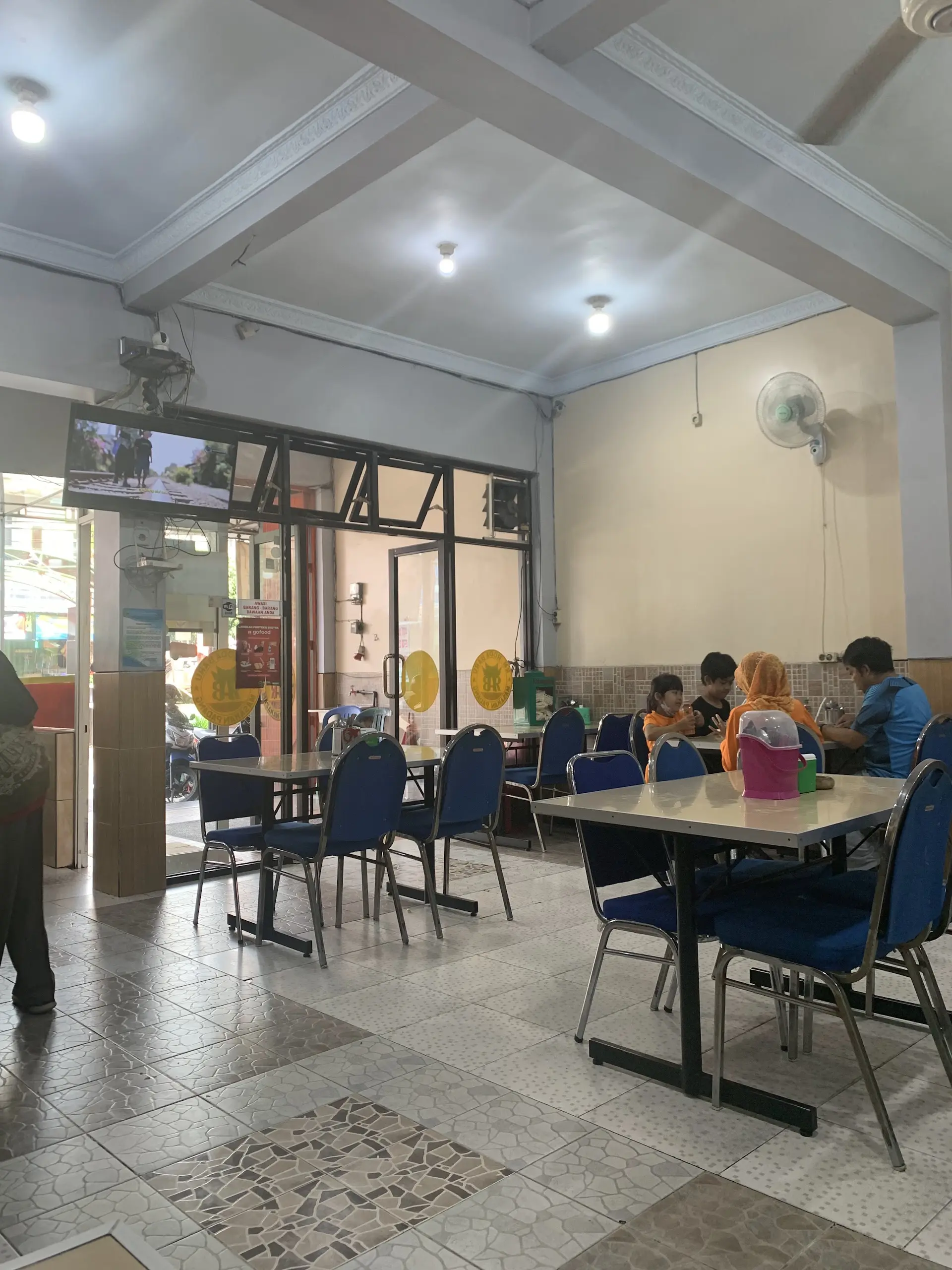 Calling all Malang students! Stop going to tourist traps, this is your real `Lokal` canteen 3