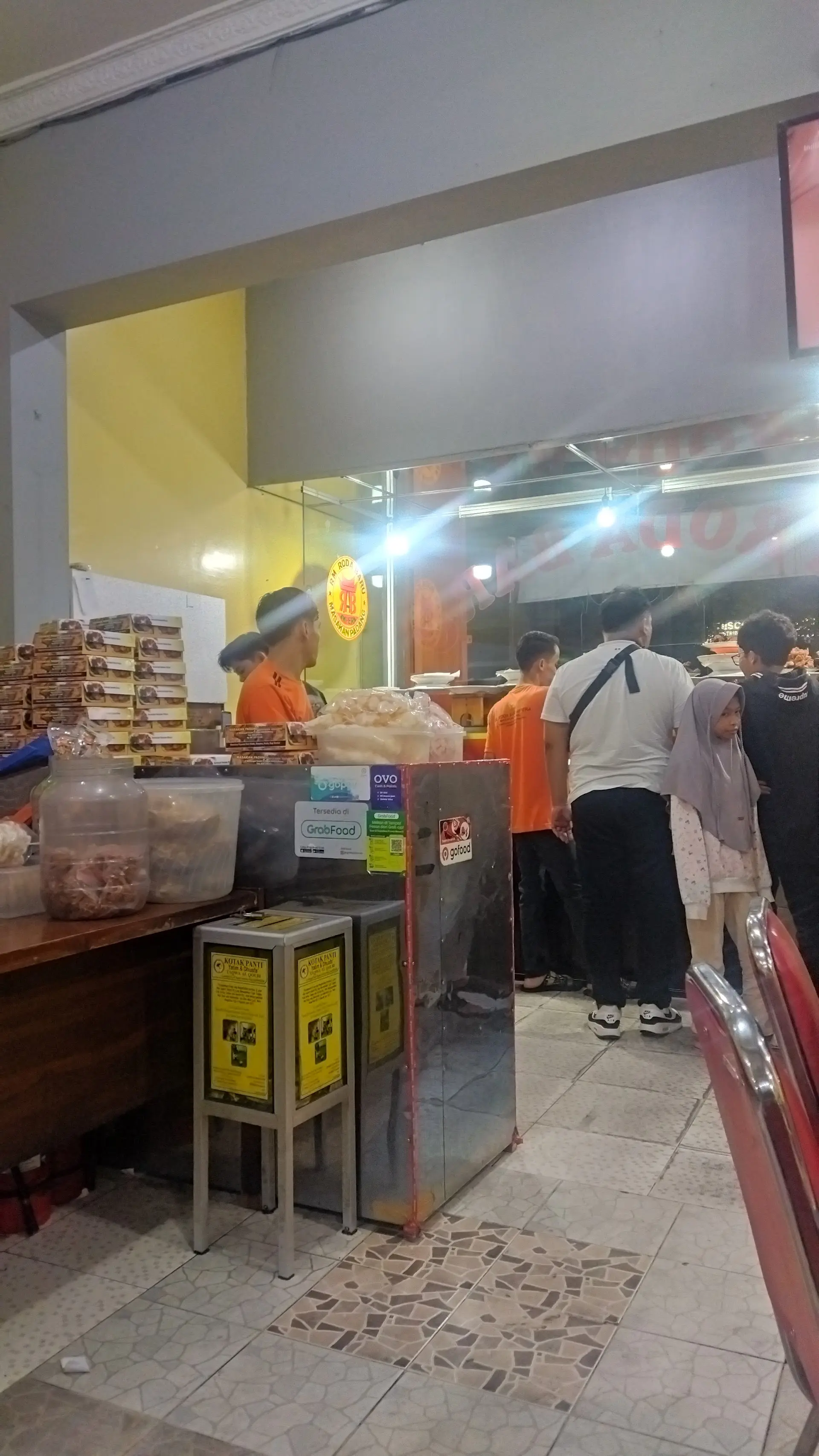 Calling all Malang students! Stop going to tourist traps, this is your real `Lokal` canteen 2