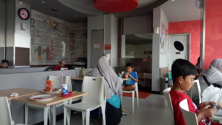 KFC Ramayana Ciputat 8