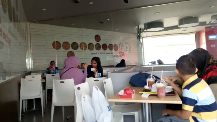 KFC Ramayana Ciputat 9