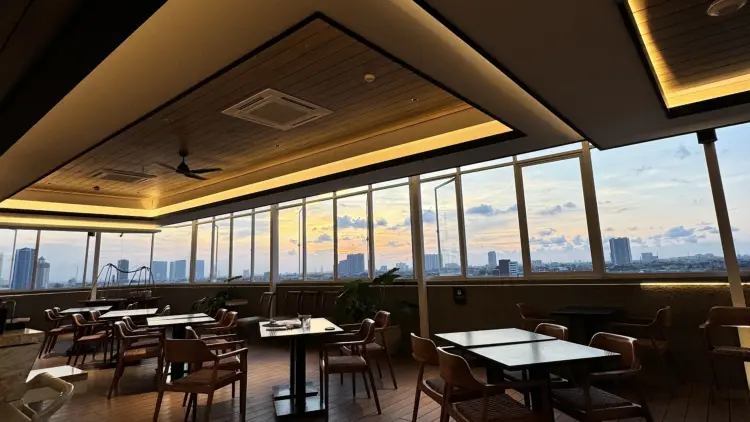 Candi Resto & Rooftop Bar 1