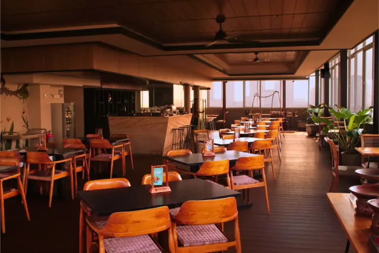 Candi Resto & Rooftop Bar 2