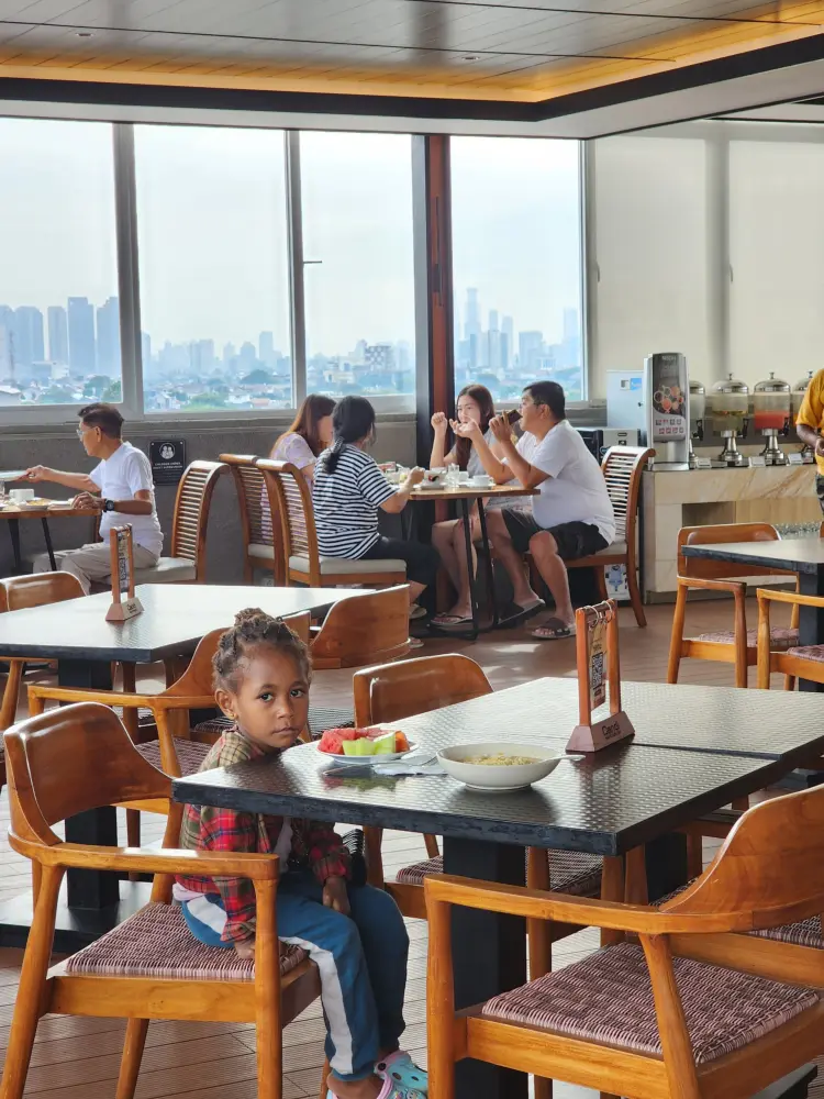 Candi Resto & Rooftop Bar 9