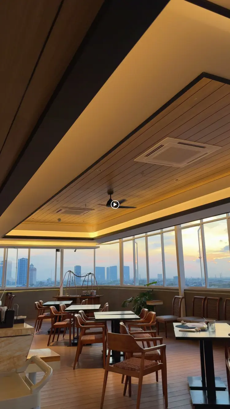 Candi Resto & Rooftop Bar 3