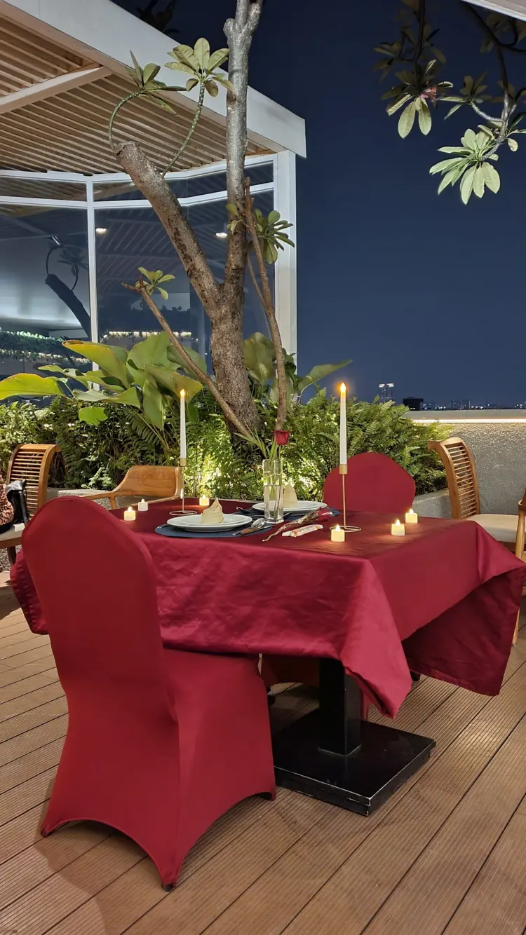 Candi Resto & Rooftop Bar 10