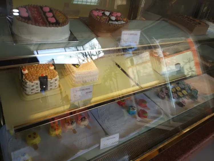 Istana Kue & oleh oleh snack Bandung 5