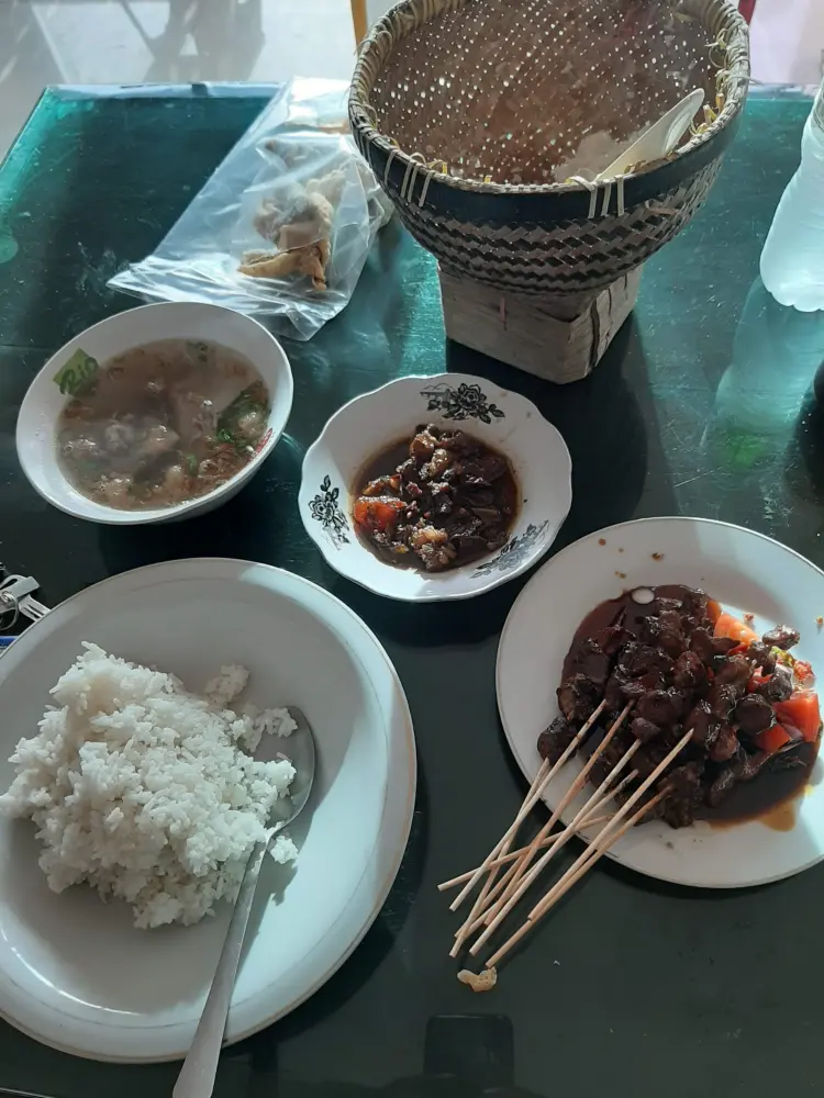 Rumah Makan Tongseng Kopyah 8