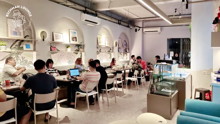 Richman Lounge Kitchen Bar and Lounge 8