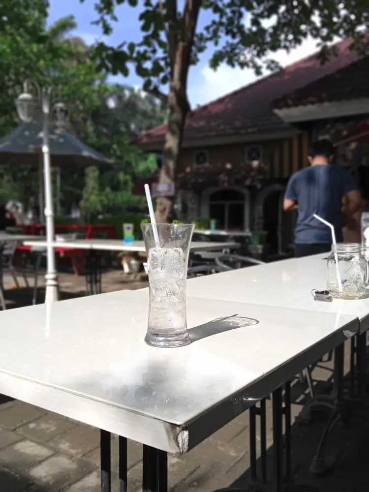 Mister Kebas 886 Cafe & Resto 7