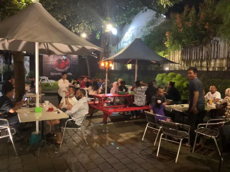 Mister Kebas 886 Cafe & Resto 4