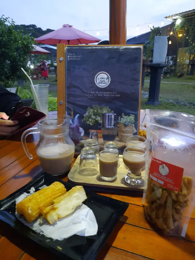 Cafe Keboen Plants & Resto 10