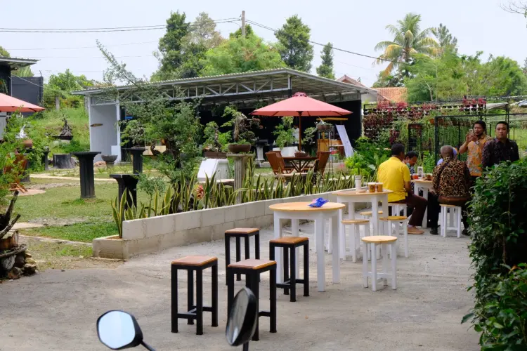 Cafe Keboen Plants & Resto 7