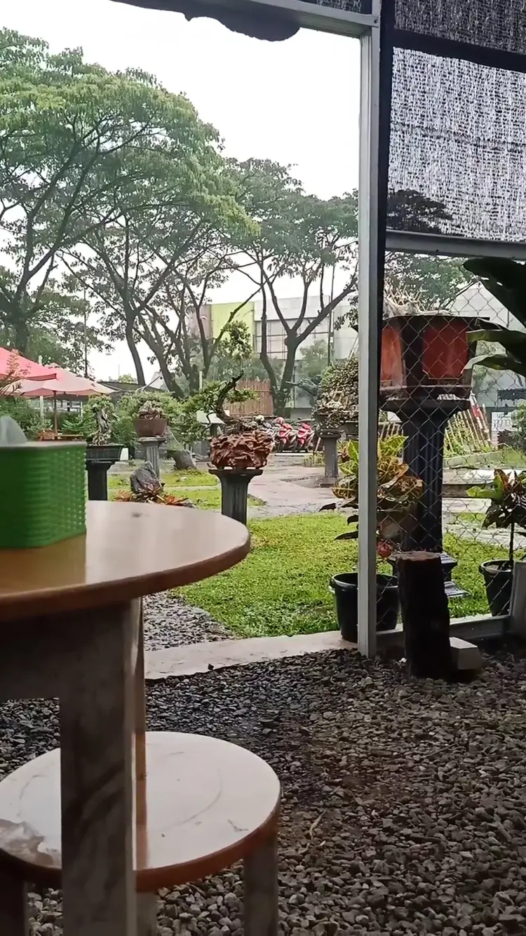 Cafe Keboen Plants & Resto 9