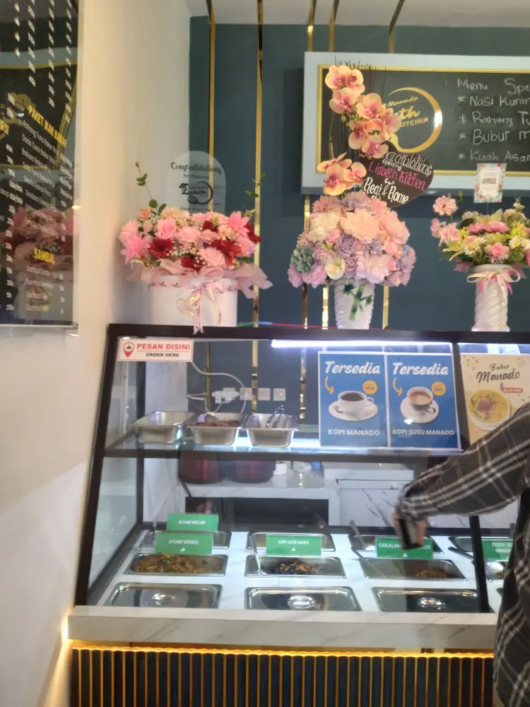 Resto Manado Halal LISBETH KITCHEN. RAHANG TUNA, IKAN BAKAR, SEAFOOD, NASI CAMPUR, NASI KUNING & BUBUR MANADO. Pedas & Enak. 8