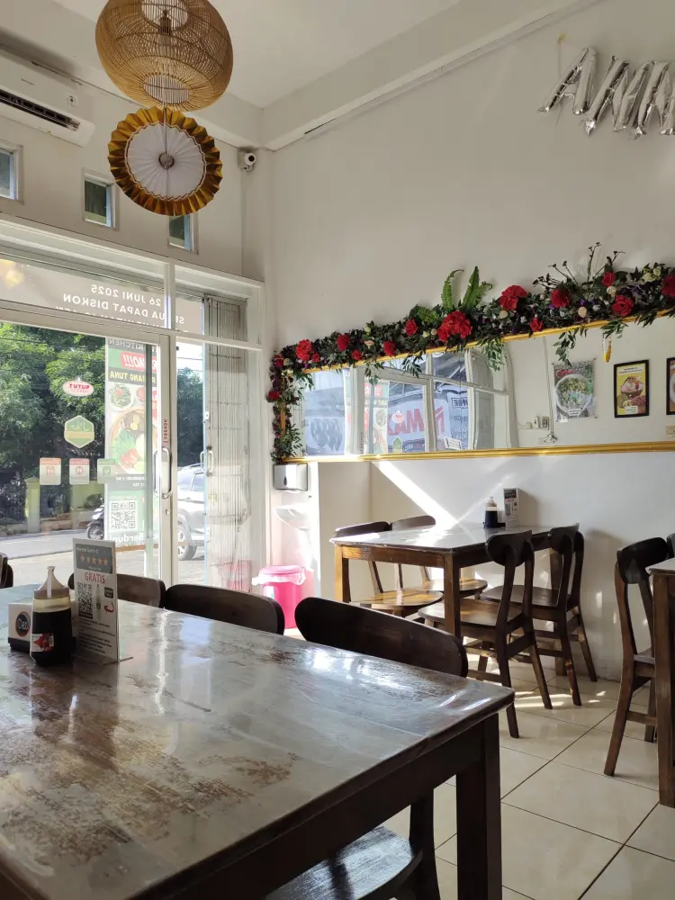 Resto Manado Halal LISBETH KITCHEN. RAHANG TUNA, IKAN BAKAR, SEAFOOD, NASI CAMPUR, NASI KUNING & BUBUR MANADO. Pedas & Enak. 2