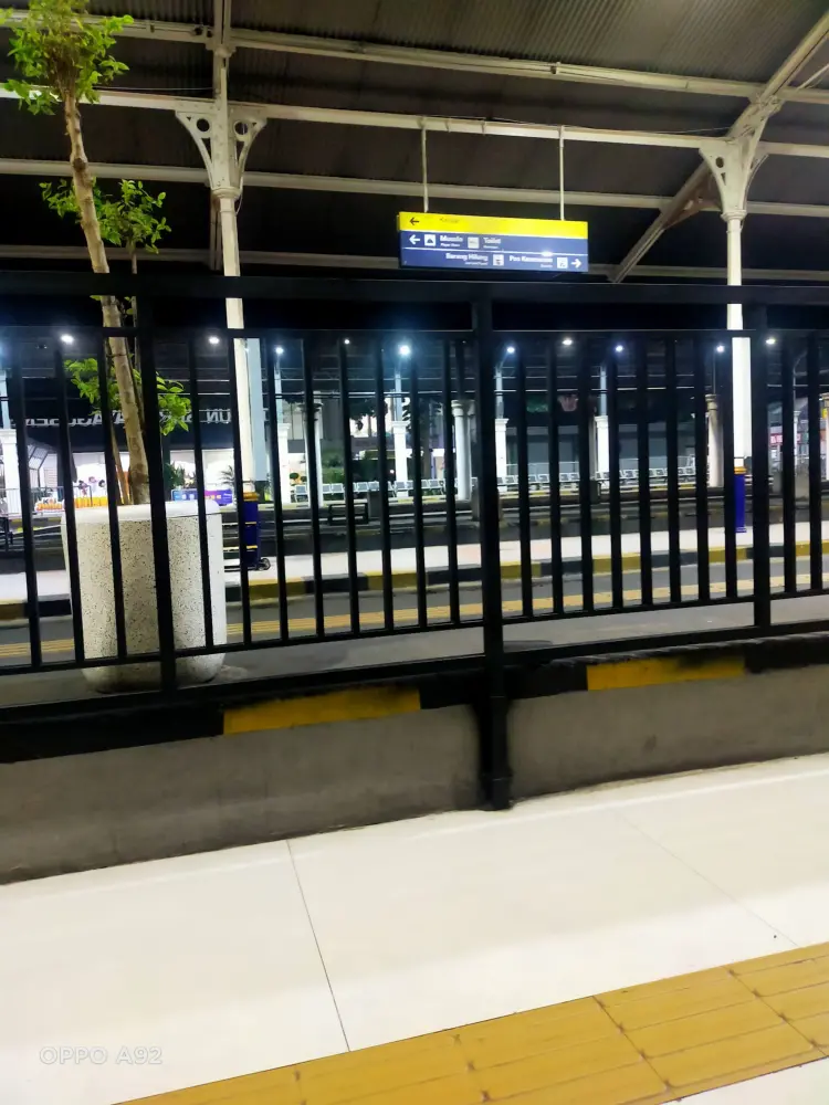 Roti 'O - Stasiun Gubeng Lama 1