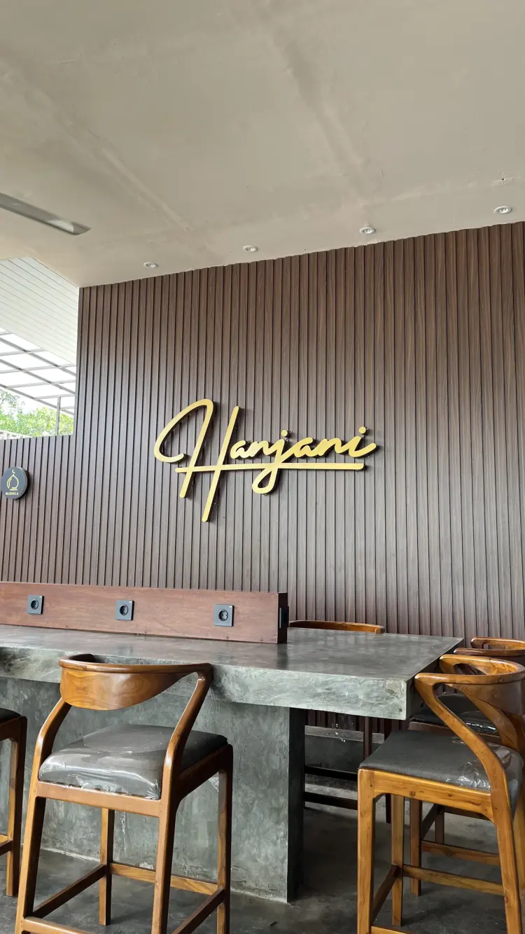 Hanjani Coffee and Space 8