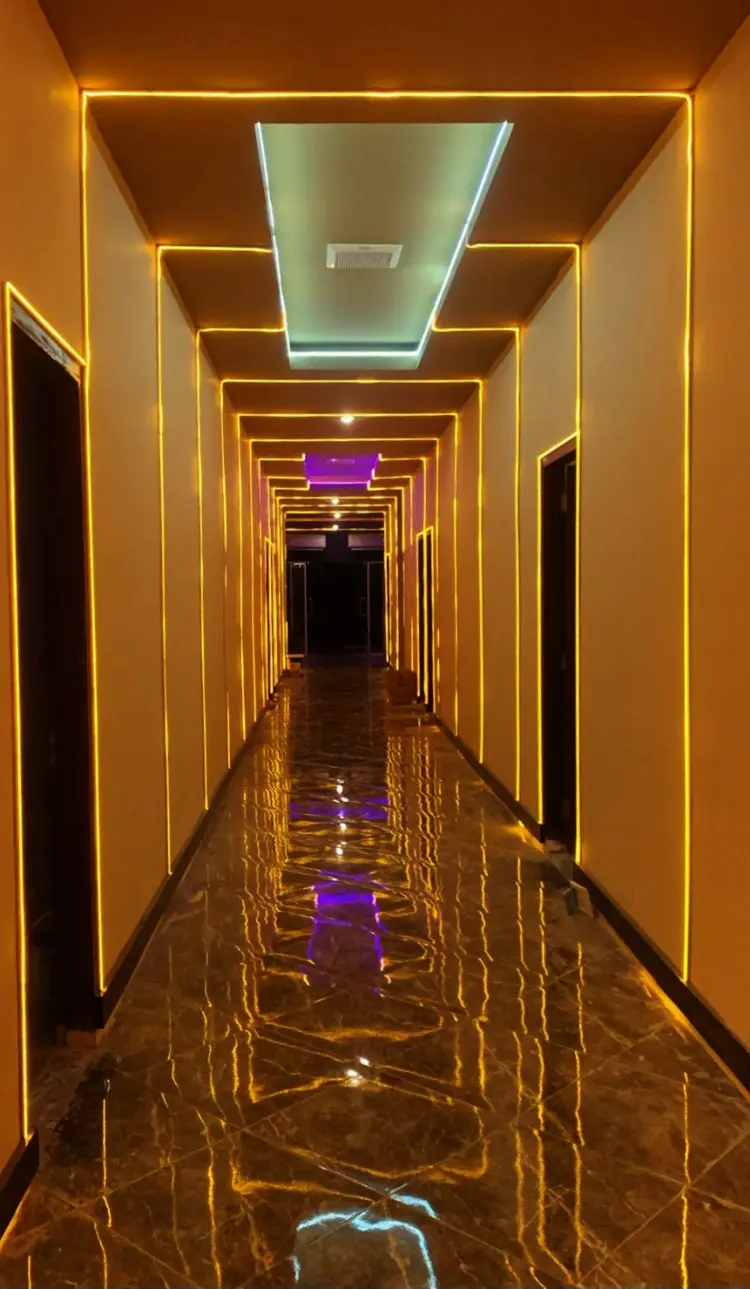 FIRST LUXE CAFE - FL 1